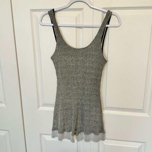 BDG ribbed knit body con romper MEDIUM - Picture 7 of 7